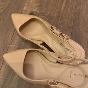 Anne Klein Cream Heels with Elegant Bow
